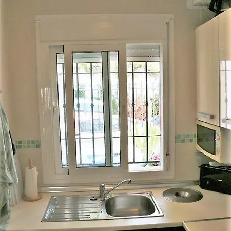Casa Kasander, Two Bedroom Near With Pool Lejlighed Nerja